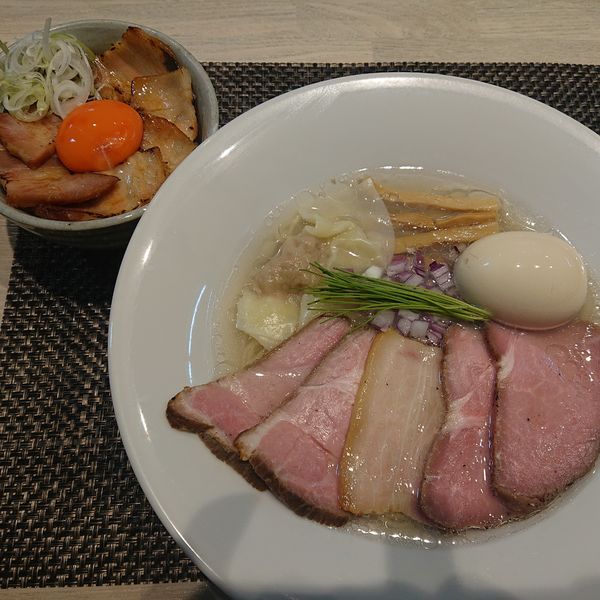 「特製中華蕎麦塩1150円、吊るし焼きバラ丼380円」@宍道湖しじみ中華蕎麦 琥珀 東京本店の写真