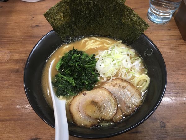 「濃厚豚骨醤油＋半チャーハン」@麺屋 小桜の写真