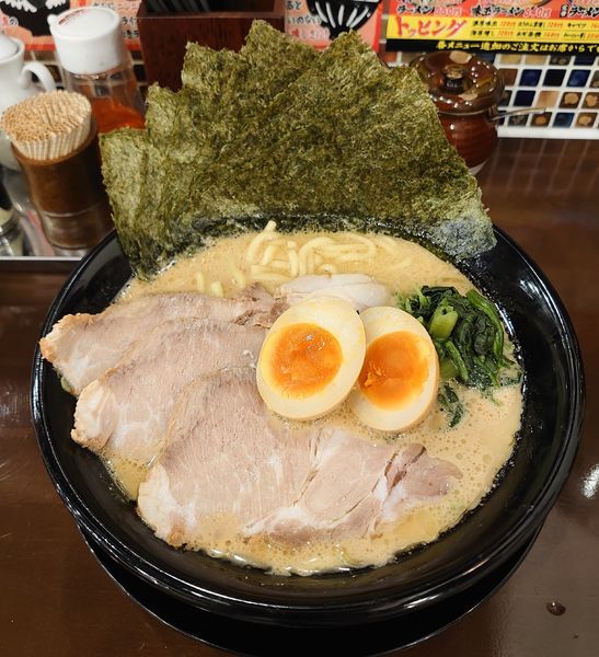「特製ラーメン(990円)」@横浜家系ラーメン 濃厚家 霞ヶ関店の写真