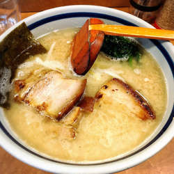 皮付き背脂ラーメン