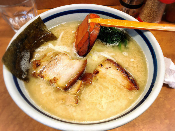 「皮付き背脂ラーメン」@麺友 一誠の写真