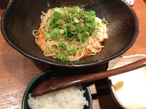 「汁なし担担麺　温泉玉子　半ライス」@汁なし担担麺専門 キング軒 神田スタンドの写真