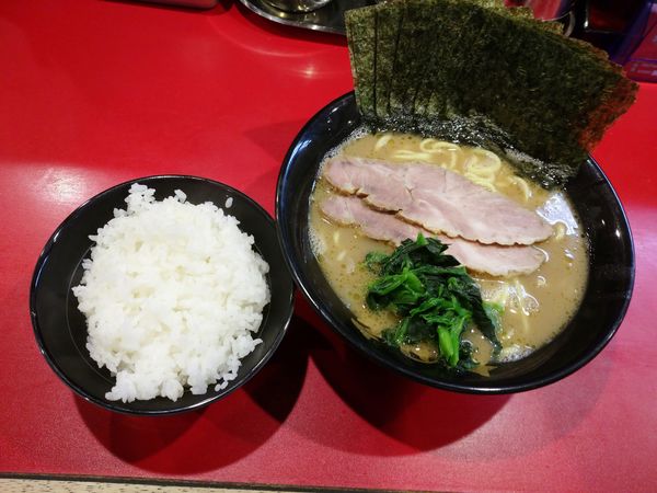 「ラーメン（680円*）＋海苔（100円） *期間限定割引」@横浜家系ラーメン 志田家 蒲田店の写真