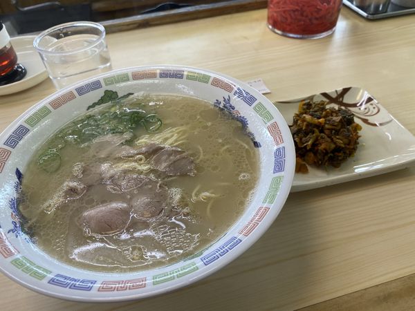 「博多ラーメン＋辛子高菜」@はかたや 春日店の写真