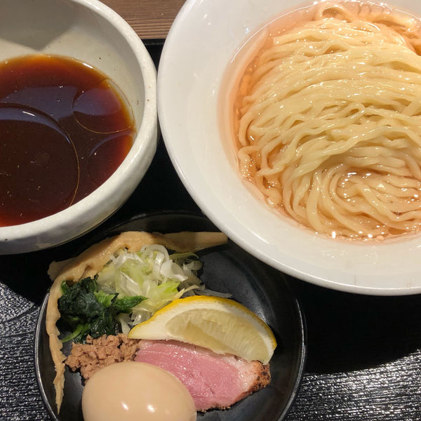 「鴨出汁手揉み醤油つけ麺900円薫製半熟煮卵100円」@鴨出汁中華蕎麦 麺屋yoshikiの写真