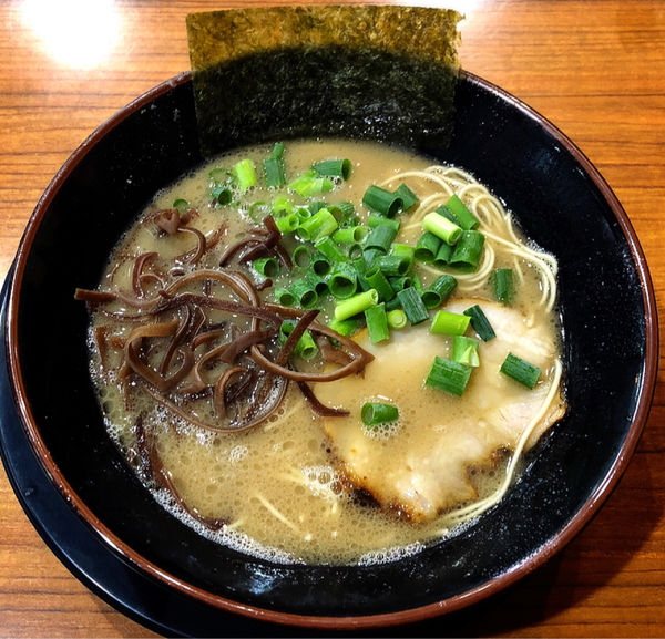「ラーメン(硬.替え玉 柔)」@博多長浜らーめん ぼたんの写真