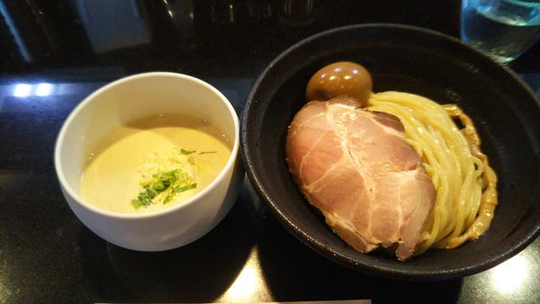 「（夏メニュー）冷しホワイトつけ 、味玉」@七福軒の写真