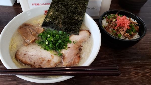 「Sio豚骨760円＋ほぐしチャーシューごはん150円」@麺屋 三四郎の写真