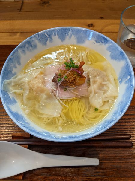「わんたん入り塩らぁ麺」@Ramen FeeLの写真