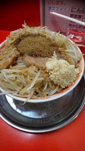「油まぜ麺850円麺500g全まし」@麺でる 戸越店の写真