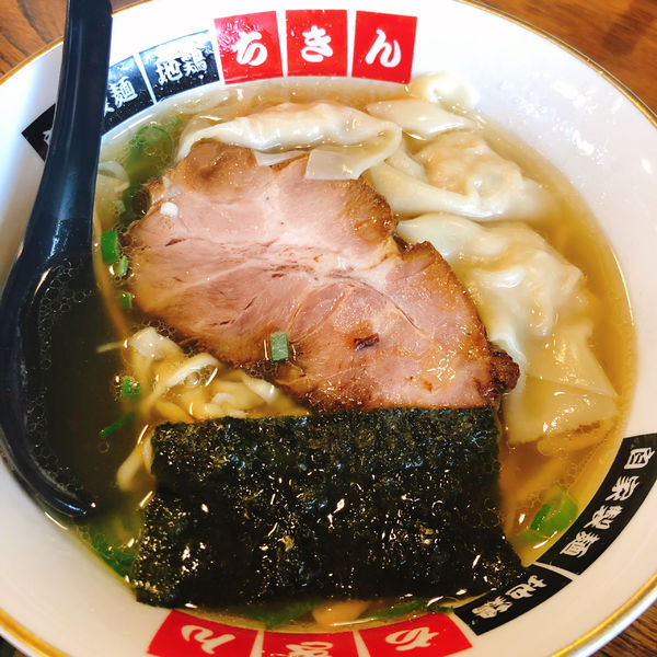 「地鶏塩らーめん 750円 ワンタン 100円」@地鶏らーめん ちきんの写真