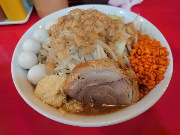「ラーメン小 うずら ニンニク アブラ 辛揚げ」@鷹の目 大宮店の写真