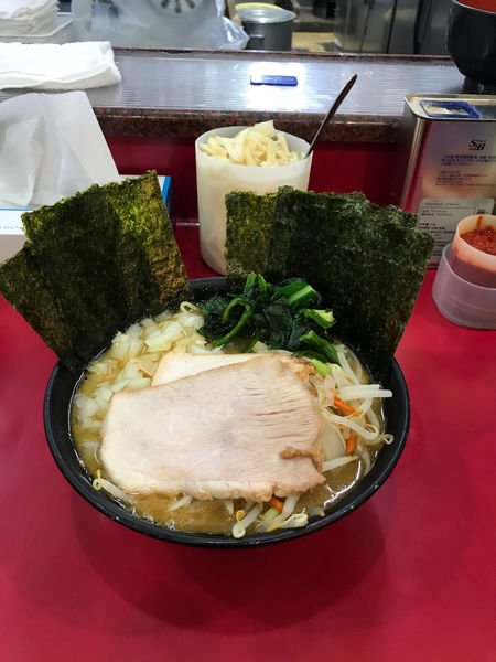 「ラーメン並　野菜　玉ねぎ」@杉田家 千葉祐光店の写真