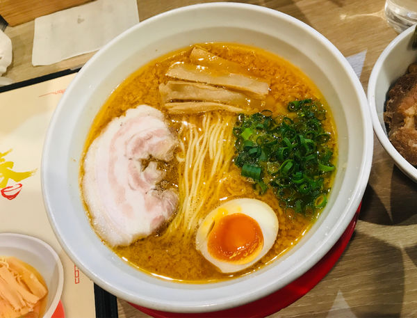 「背脂パンチ＋宮城野ポークチャーシュー丼」@麺王道 勝の写真
