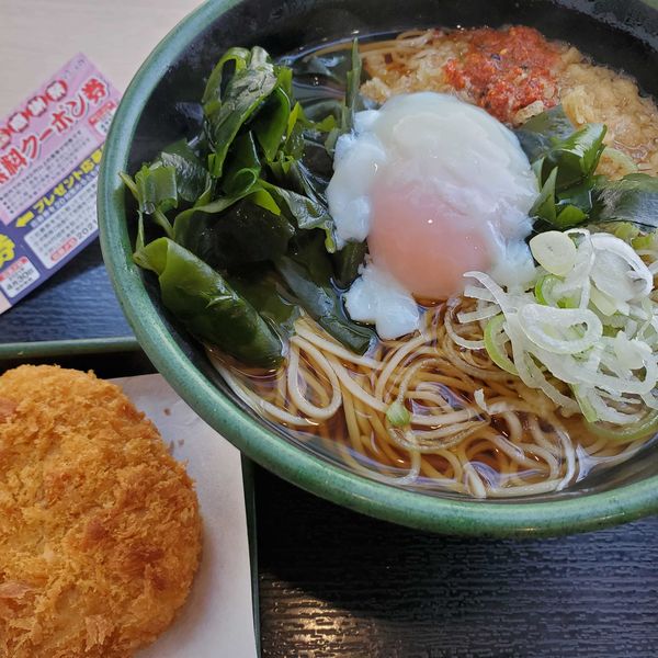「朝そば・温・温玉・わかめ変更＋コロッケ」@ゆで太郎 長者町店の写真
