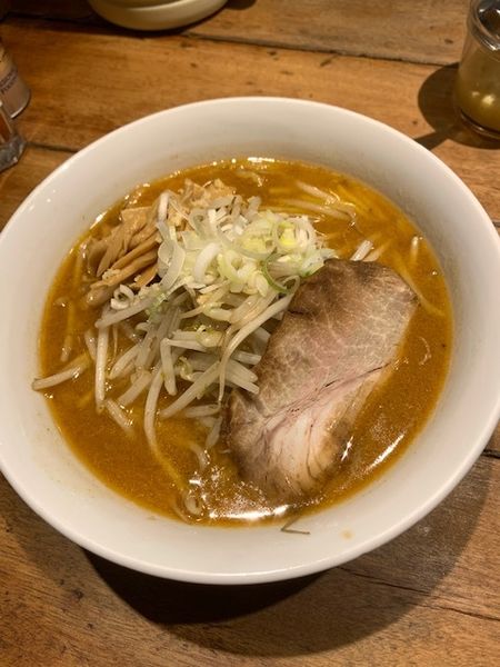 「らぁめん 780円　炒めもやし 100円」@札幌味噌麺 優の写真