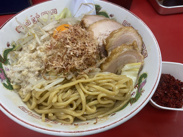 「まぜそば＋豚増し＋自家製唐辛子　1050円」@赤ひげラーメンの写真