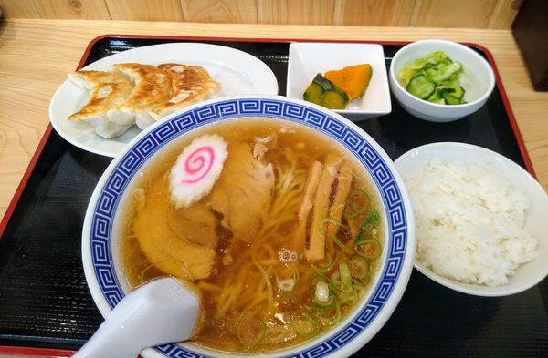 「Aランチ ラーメン・餃子3個・ライス他 900円」@山賊ラーメン さくらの写真