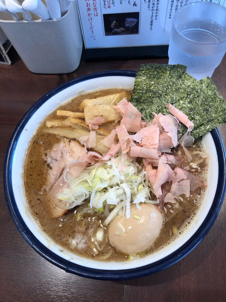 「特製中華そば(中盛り) 1050円」@つけめん 玉 本店の写真