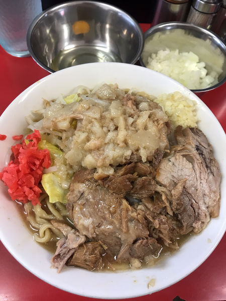 「ラーメン(中)＋タマネギ＋生卵」@ラーメンハイキックの写真