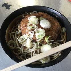 メンチそば【430円】