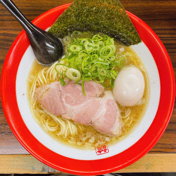「らーめん（細麺）＋半熟味玉」@豚骨醤油らーめん 誠屋 池尻店の写真