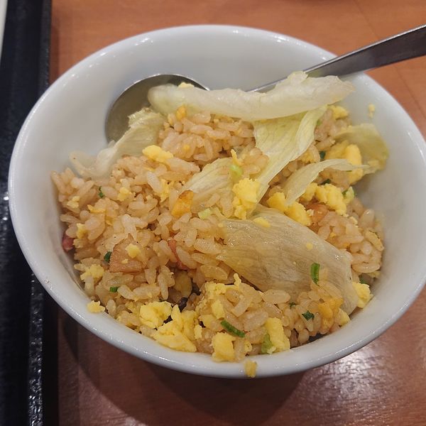 「たまごとレタスの半チャーハンセット380円他」@長崎ちゃんぽん リンガーハット 三鷹新川店の写真