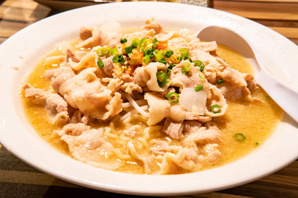 「もばらーめん 三段盛り」@らぁ麺三軒屋 茂原店の写真