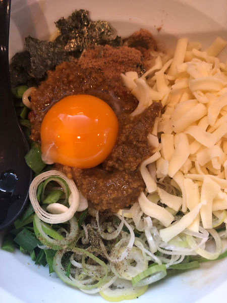 「チーズ キーマ まぜそば」@天雷軒 神谷町の写真