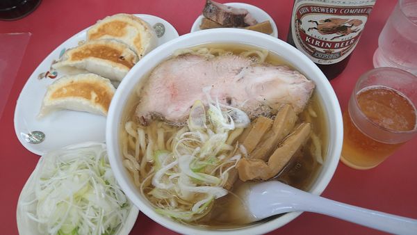 「ラーメン¥800+ネギ¥110+餃子3個¥320+ビール」@一品香 小山の写真