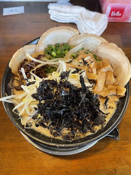 「豚骨醤油ラーメン全部のせ」@二十四代目 哲麺 大田原店の写真