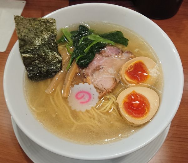 「味玉入り らーめん」@鯛塩らーめん 狛龍の写真