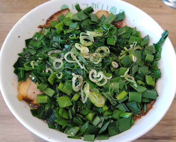 「【限定】香油ニラ叉焼麺 ￥1000」@はつがい商店の写真