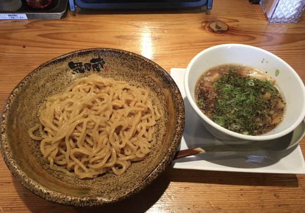 「つけ麺黒胡椒生姜(太麺950¥)」@越後秘蔵麺 無尽蔵 佐野家の写真