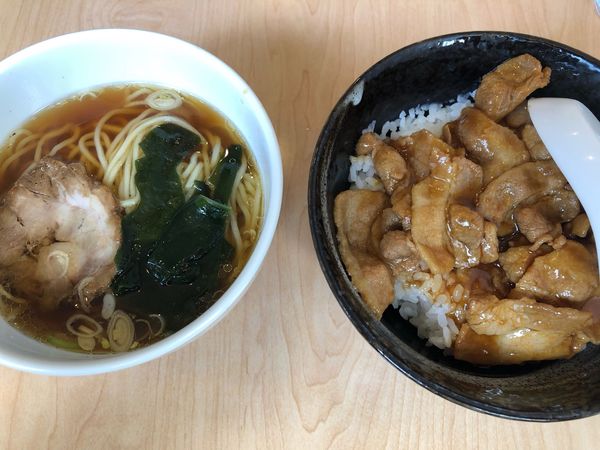 「豚丼＋半ラーメン」@中国料理 飛竜の写真