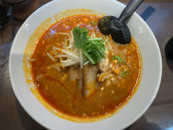 「担々麺赤800円」@麻辣専科 覇王 神田北口店の写真