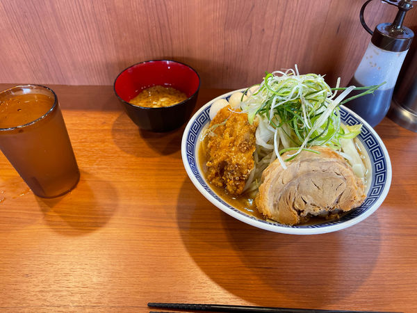 「特製ラーメン＋脂別盛りトリプル」@びんびん豚 坂戸店の写真