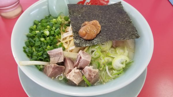 「朝ラーメン　白髪ネギ、コロチャートッピング」@山岡家 松本店の写真