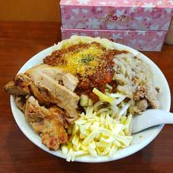 メガミートソースまぜそば