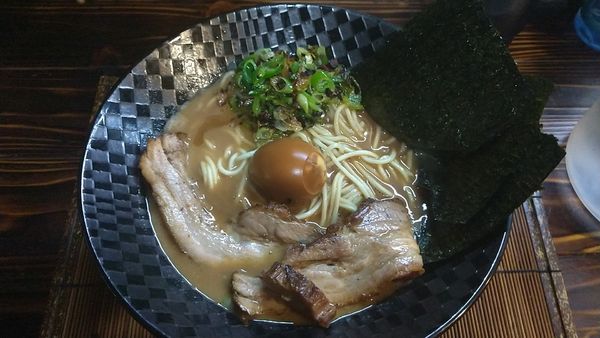 「濱豚骨ラーメン800円+替え玉100円」@和歌山家の写真