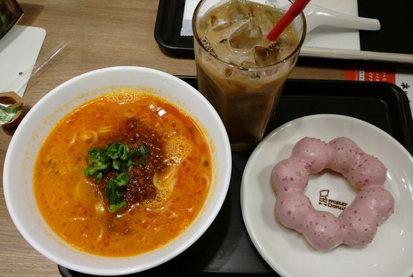 「四川担々麺＋ミスドランチ（800円）」@ミスタードーナツ イトーヨーカドー大井町店の写真