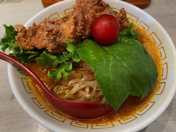 「RED HOTチキンヌードル：950円」@MENYA free styleの写真