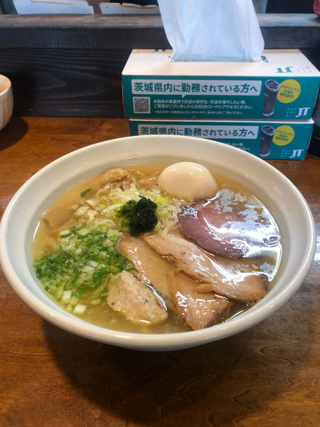 「中華そば　塩　760円　特製トッピング３００円」@はりけんラーメンの写真
