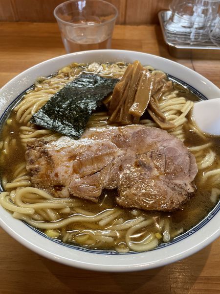 「ラーメン　中盛り　850円」@自家製中華そば としおかの写真