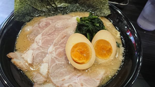 「特製ラーメン」@横浜家系ラーメン 濃厚家 霞ヶ関店の写真