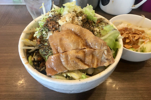 「鶏鶏ブラック＋ランチタイムサービスジロベジ(辛辛ベジ)」@INOSHOWの写真