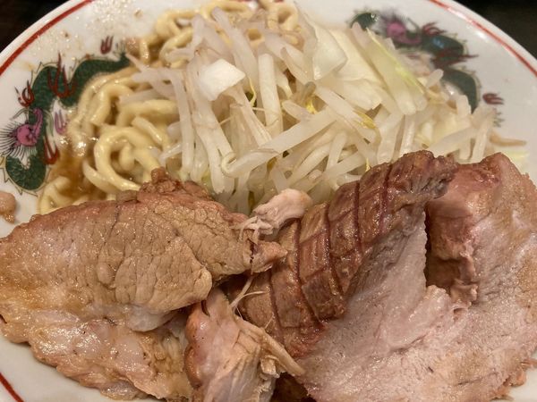 「ラーメン＋ヤサイ少な目」@らーめん 豚島の写真