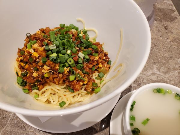 「四川燃面・大辛・普通盛」@麻辣大学 晴海トリトン店の写真