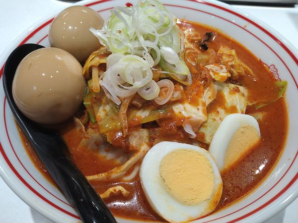 「北極やさいシャキシャキ 辛さ2倍 野菜増し 味玉×2」@蒙古タンメン 中本 錦糸町店の写真