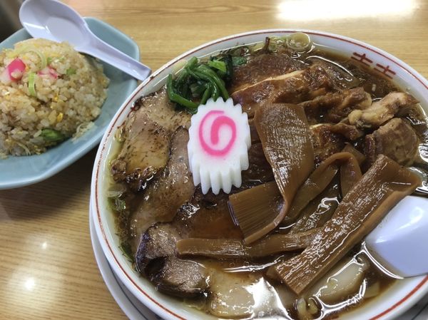 「生姜醤油チャーシュー麺（鶏チャー・豚チャー）＋半チャーハン」@かし亀の写真
